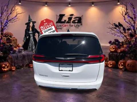 More photos of 2025 Chrysler Pacifica Select at Lia Hyundai of Enfield, CT