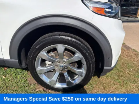 More photos of 2020 Ford Explorer Platinum at Lia Hyundai of Enfield, CT