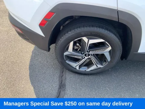 More photos of 2024 Hyundai Tucson Limited at Lia Hyundai of Enfield, CT