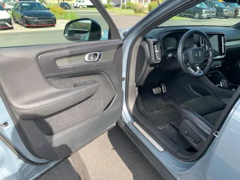 More photos of 2020 Volvo XC40 R-Design at Lia Hyundai of Hartford, CT