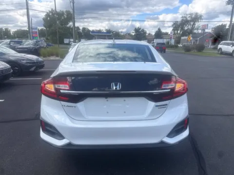 More photos of 2021 Honda Clarity Plug-In Hybrid Touring at Lia Hyundai of Hartford, CT