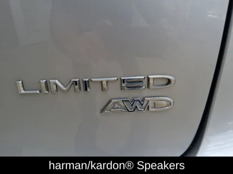 More photos of 2022 Chrysler Pacifica Limited at Lia INFINITI, NY