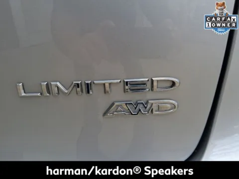 More photos of 2022 Chrysler Pacifica Limited at Lia INFINITI, NY