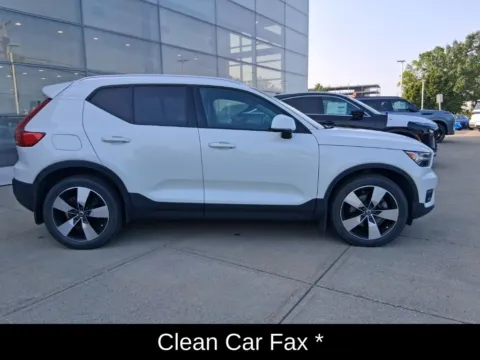 Photos of 2021 Volvo XC40 Momentum for sale in Cohoes, NY at Lia INFINITI