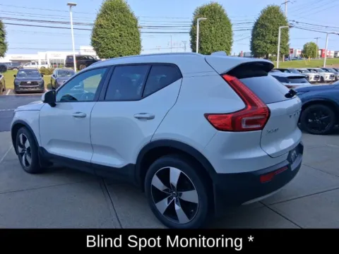 More photos of 2021 Volvo XC40 Momentum at Lia INFINITI, NY