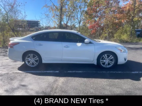 Photos of 2015 Nissan Altima 3.5 SL for sale in Cohoes, NY at Lia INFINITI