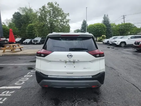 More photos of 2021 Nissan Rogue SL at Lia Nissan of Colonie, NY