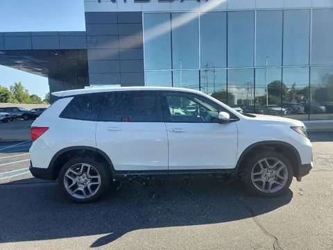 Photos of 2023 Honda Passport EX-L for sale in Schenectady, NY at Lia Nissan of Colonie