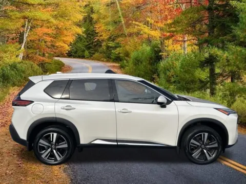 More photos of 2021 Nissan Rogue SL at Lia Nissan of Colonie, NY