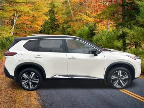 More photos of 2023 Nissan Rogue SL at Lia Nissan of Colonie, NY