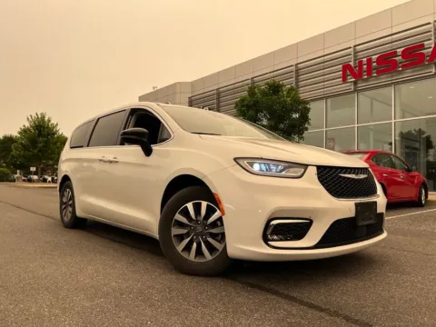 Photos of 2024 Chrysler Pacifica Hybrid Select for sale in Queensbury, NY at Lia Nissan of Glens Falls