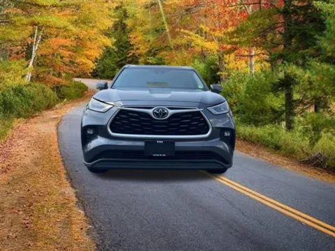 More photos of 2020 Toyota Highlander XLE at Lia Nissan of Glens Falls, NY