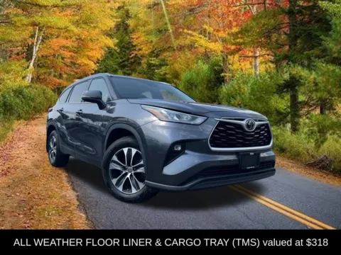Photos of 2020 Toyota Highlander XLE for sale in Queensbury, NY at Lia Nissan of Glens Falls