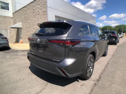 Another view of 2025 Toyota Highlander XLE for sale in Schenectady, NY at Lia Toyota of Colonie