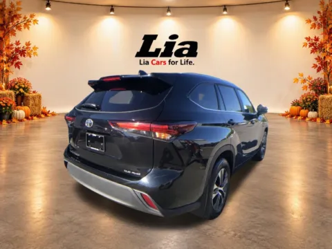 Another view of 2026 Toyota Highlander XLE for sale in Schenectady, NY at Lia Toyota of Colonie