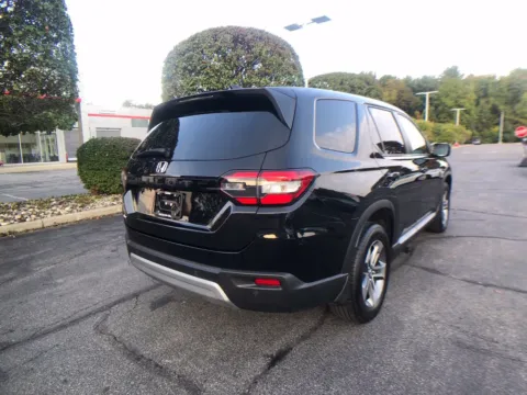 Another view of 2023 Honda Pilot EX-L for sale in Schenectady, NY at Lia Toyota of Colonie
