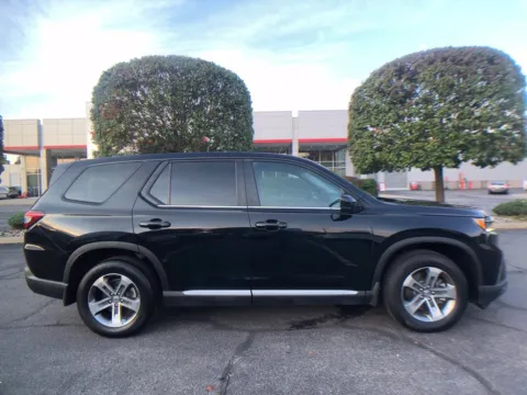 Photos of 2023 Honda Pilot EX-L for sale in Schenectady, NY at Lia Toyota of Colonie