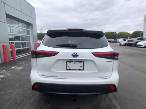 More photos of 2023 Toyota Highlander Hybrid Limited at Lia Toyota of Colonie, NY