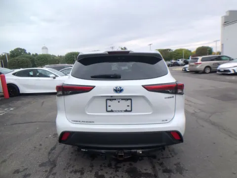 More photos of 2022 Toyota Highlander Hybrid XLE at Lia Toyota of Colonie, NY
