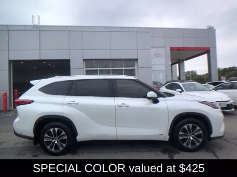 Photos of 2022 Toyota Highlander Hybrid XLE for sale in Schenectady, NY at Lia Toyota of Colonie