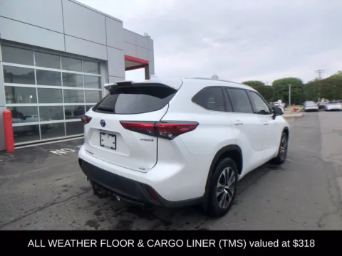 Another view of 2022 Toyota Highlander Hybrid XLE for sale in Schenectady, NY at Lia Toyota of Colonie