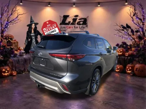 Another view of 2020 Toyota Highlander Platinum for sale in Schenectady, NY at Lia Toyota of Colonie