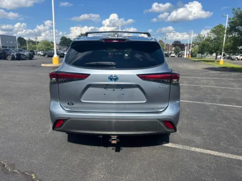 More photos of 2021 Toyota Highlander Hybrid XLE at Lia Toyota of Northampton, MA