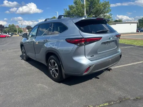 More photos of 2021 Toyota Highlander Hybrid XLE at Lia Toyota of Northampton, MA