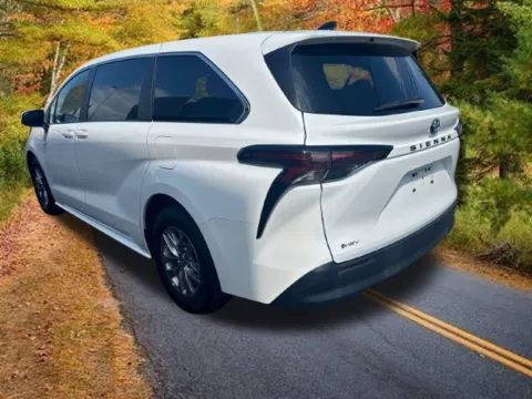 More photos of 2025 Toyota Sienna LE at Lia Toyota of Northampton, MA