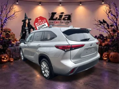 More photos of 2023 Toyota Highlander Hybrid Limited at Lia Toyota of Northampton, MA