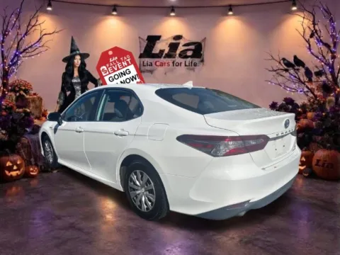 More photos of 2020 Toyota Camry Hybrid LE at Lia Toyota of Northampton, MA