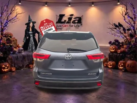 More photos of 2019 Toyota Highlander XLE at Lia Toyota of Northampton, MA