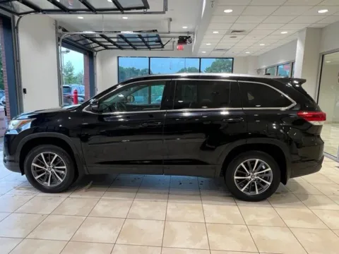 Another view of 2019 Toyota Highlander XLE for sale in Blauvelt, NY at Lia Toyota of Rockland