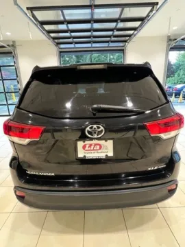 More photos of 2019 Toyota Highlander XLE at Lia Toyota of Rockland, NY
