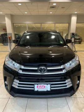 Photos of 2019 Toyota Highlander XLE for sale in Blauvelt, NY at Lia Toyota of Rockland