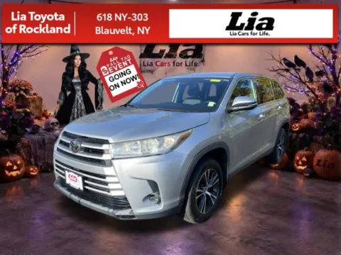Silver 2019 Toyota Highlander LE for sale in Blauvelt, NY