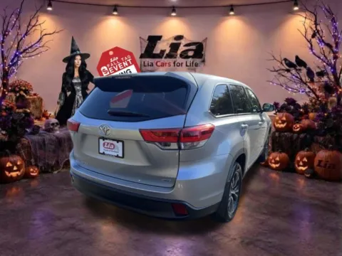 More photos of 2019 Toyota Highlander LE at Lia Toyota of Rockland, NY