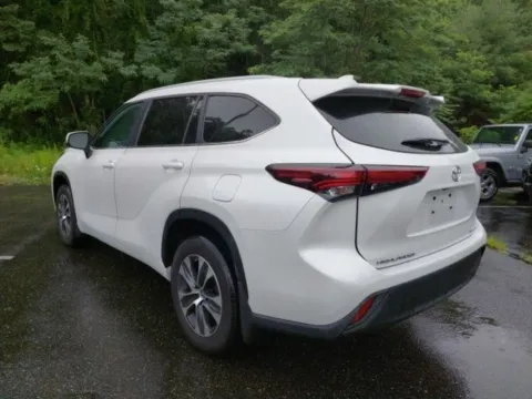 More photos of 2024 Toyota Highlander XLE at Lia Toyota of Wilbraham, MA