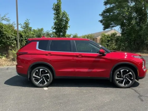 Photos of 2024 Mitsubishi Outlander SE for sale in Wilbraham, MA at Lia Toyota of Wilbraham