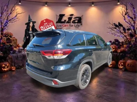 Another view of 2019 Toyota Highlander SE for sale in Wilbraham, MA at Lia Toyota of Wilbraham