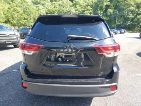 More photos of 2019 Toyota Highlander SE at Lia Toyota of Wilbraham, MA