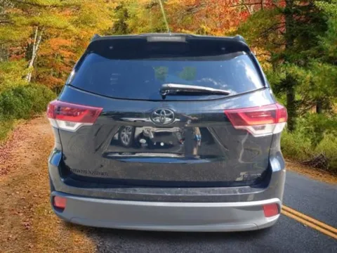 More photos of 2019 Toyota Highlander SE at Lia Toyota of Wilbraham, MA