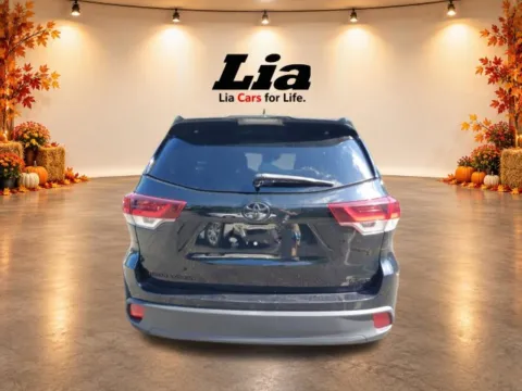 More photos of 2019 Toyota Highlander SE at Lia Toyota of Wilbraham, MA