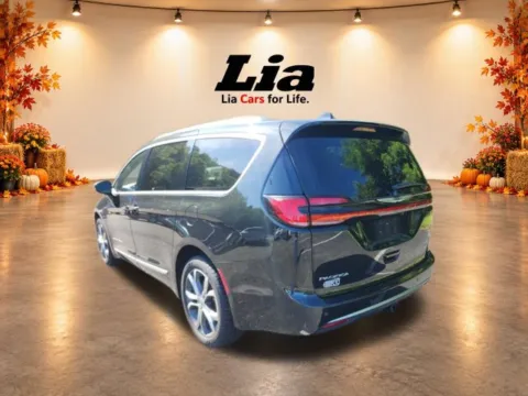 More photos of 2022 Chrysler Pacifica Pinnacle at Lia Toyota of Wilbraham, MA