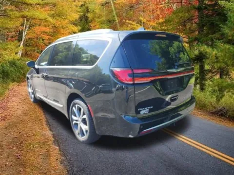 More photos of 2022 Chrysler Pacifica Pinnacle at Lia Toyota of Wilbraham, MA
