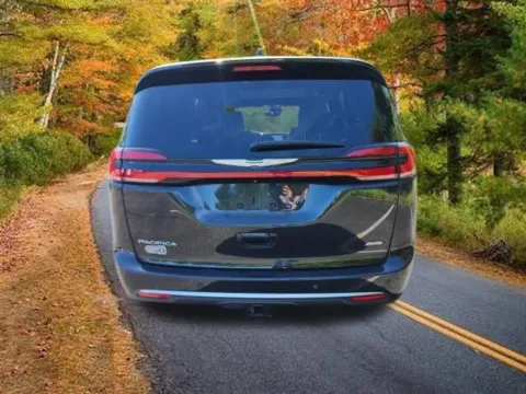 More photos of 2022 Chrysler Pacifica Pinnacle at Lia Toyota of Wilbraham, MA