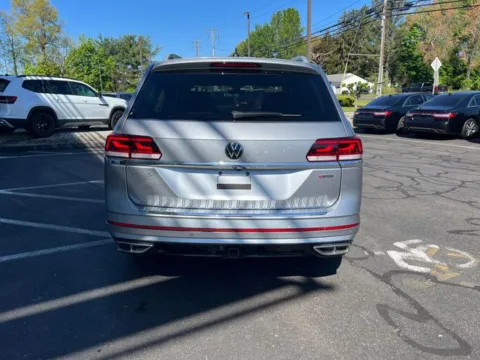 More photos of 2022 Volkswagen Atlas 3.6L V6 SEL R-Line at Lia Volkswagen, CT