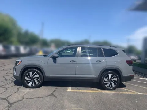 Photos of 2026 Volkswagen Atlas SE w/Technology for sale in Enfield, CT at Lia Volkswagen