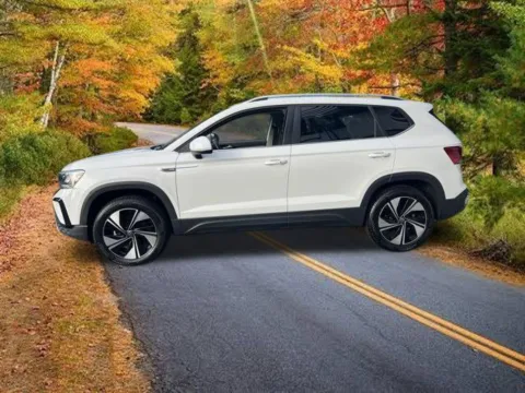 Photos of 2024 Volkswagen Taos 1.5T SE for sale in Enfield, CT at Lia Volkswagen
