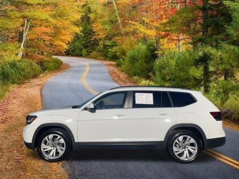 Photos of 2023 Volkswagen Atlas 3.6L V6 SE w/Technology for sale in Enfield, CT at Lia Volkswagen